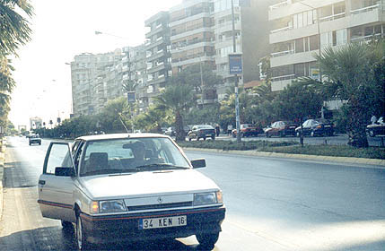 KARSIYAKA, 27 Temmuz 1999 [ Resimi �eken: Ertan Tan ]