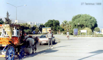 KARSIYAKA, 27 Temmuz 1999 [ Resimi �eken: Ertan Tan ]